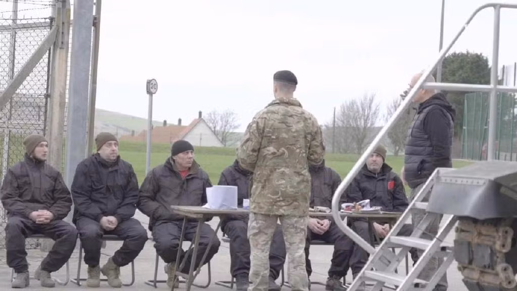 Đánh giá chung, chất lượng xe tăng của cả Nga và Ukraine là như nhau. Tuy nhiên số lượng xe tăng của Ukraine có hạn, khả năng bảo vệ không đủ, thời gian huấn luyện quá ngắn, kíp xe mới chỉ nắm vững kỹ năng lái và bắn cơ bản. Nên e rằng số xe tăng này, sẽ khó có thể giúp được gì quân đội Ukraine trong cuộc phản công mùa xuân? 