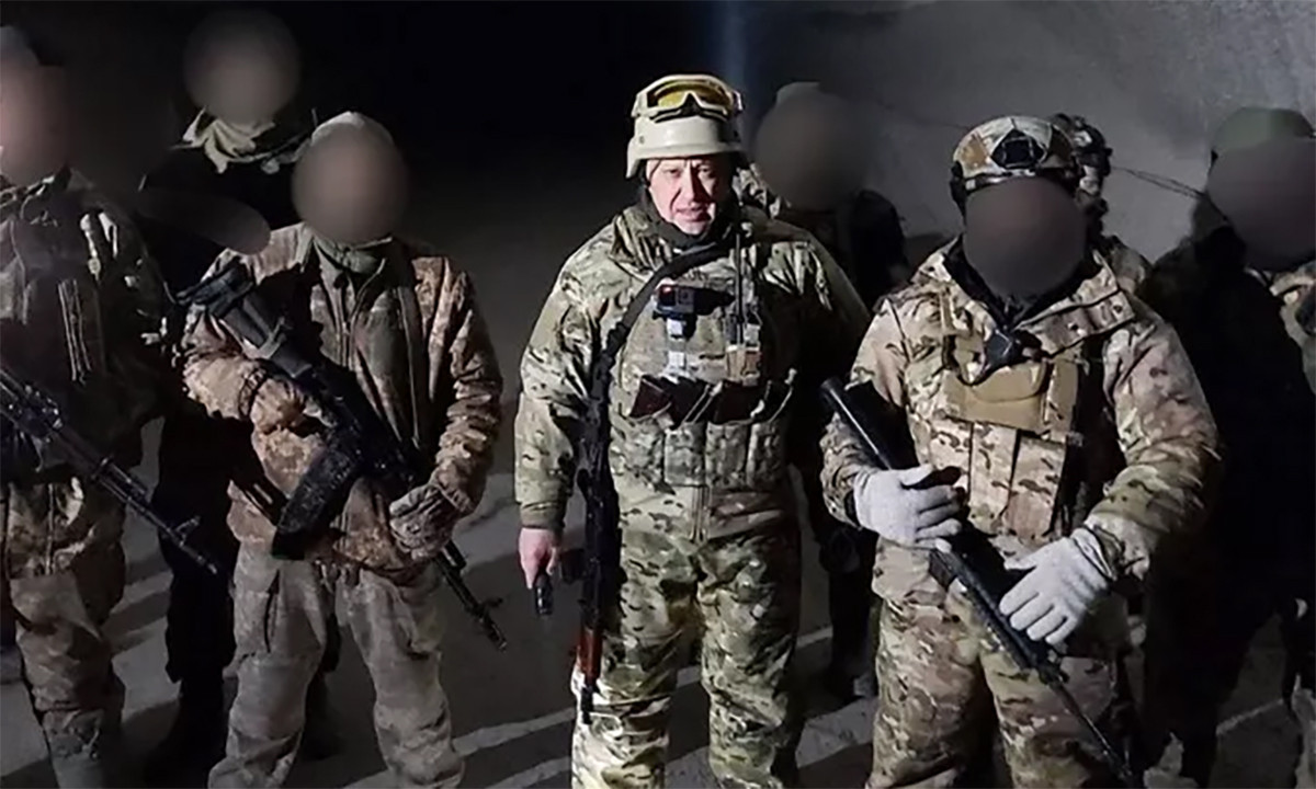 Hiện quân Wagner tại Bakhmut đang kêu thiếu vũ khí hạng nặng, đạn dược và sự phối hợp giúp đỡ của Quân đội Nga; việc này rất có thể sẽ buộc lực lượng Wagner phải rút lui, để tránh bị Quân đội Ukraine phản công và bao vây ngược. 