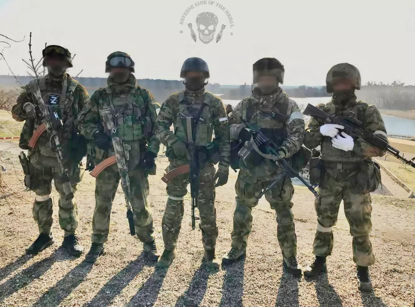 Do vậy lực lượng lính đánh thuê Wagner hiện đang phải đối mặt với tình thế “tiến thoái lưỡng nan” khi bị tấn công từ cả hai phía; bên cạnh đó, mâu thuẫn với Bộ Quốc phòng Nga không ngừng mở rộng, cùng với việc thiếu đạn, còn có sự thiếu hợp tác. 