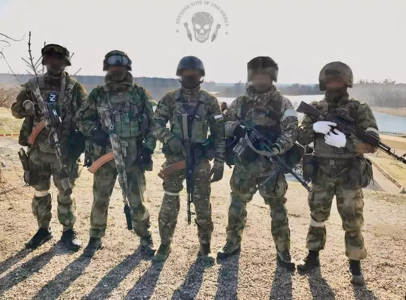 Do vậy lực lượng lính đánh thuê Wagner hiện đang phải đối mặt với tình thế “tiến thoái lưỡng nan” khi bị tấn công từ cả hai phía; bên cạnh đó, mâu thuẫn với Bộ Quốc phòng Nga không ngừng mở rộng, cùng với việc thiếu đạn, còn có sự thiếu hợp tác. 