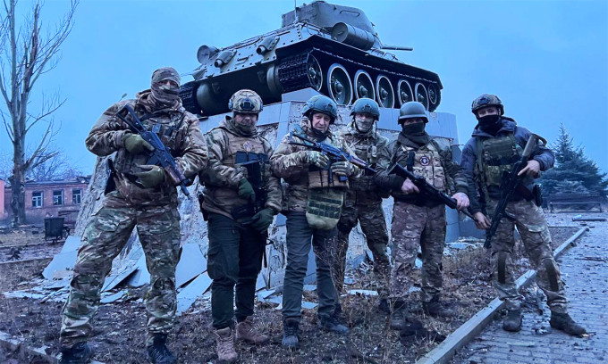 Ông Prigogine cũng cho biết, nếu Bộ Quốc phòng Nga không cung cấp đủ đạn cho lực lượng Wagner và hỗ trợ bảo vệ hai bên sườn của họ, thì lính đánh thuê Wagner sẽ buộc phải rút lui để tránh bị bao vây; thậm chí có thể dẫn đến một cuộc rút lui lớn trên toàn mặt trận, đe dọa đến thắng bại của toàn bộ mặt trận Bakhmut, thậm chí là sự ổn định của toàn chiến trường.