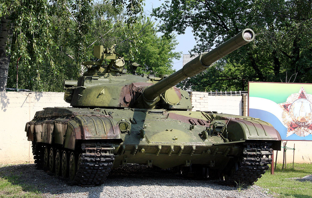 Sau năm 1973, tất cả các xe tăng T-64A mới sản xuất đều chuyển sang sử dụng lớp giáp composite mảng bi gốm, chứa một số lượng lớn gốm hình cầu ở giữa nhiều lớp giáp thép đồng nhất, và hiệu suất chống đạn xuyên của nó tiếp tục được cải thiện so với trước đây.