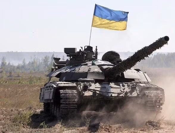 Hệ thống điều khiển hỏa lực của Đề án 432 cũng đã thay đổi quan điểm của phương Tây về hệ thống điều khiển hỏa lực xe tăng Liên Xô thô sơ và lạc hậu. T-64 sử dụng máy tính đường đạn và máy đo xa laser, giúp nâng cao khả năng bắn trúng mục tiêu ở cự ly xa. 