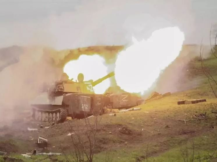 Ngày 22/11, Bộ Quốc phòng Nga cho biết, “trên hướng Kherson, các đơn vị của Nga đã thực hiện các cuộc pháo kích và không kích vào nơi tập trung quân của Lữ đoàn Thủy quân lục chiến số 35 và 36 Ukraine, loại khỏi vòng chiến đấu 50 lính Ukraine; phá hủy hai khẩu pháo Msta-B và một khẩu D-20”. 