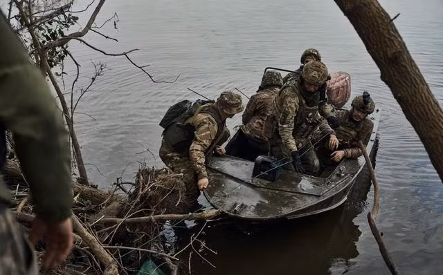 Các nhà phân tích quân sự Ukraine, trích dẫn các nguồn tin từ Bộ Tổng tham mưu Ukraine cho biết, “phía bắc làng Podstepnoe, có lẽ các đơn vị vượt sông của Ukraine tiếp tục kiểm soát khu vực này cũng như một đoạn đường ven sông phía bắc, mặc dù quân Nga liên tục tấn công vào làng”. 