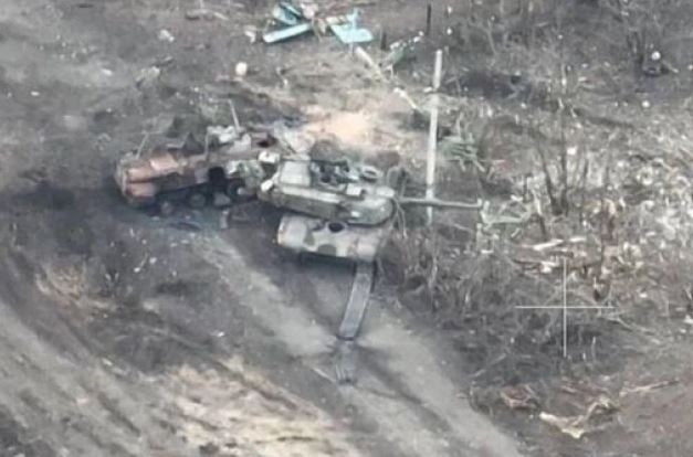 Trang web Russia Today TV đưa tin, ngay sau khi xe tăng Abrams được triển khai ở Ukraine, Bộ Quốc phòng Nga đã bắt đầu công bố video chiến đấu với xe tăng Abrams. Hãng tin Mỹ AP dẫn lời giới chức Mỹ ước tính, có tới 20 trong số 31 xe tăng Mỹ viện trợ cho Ukraine trong năm 2023 đã bị phá hủy.