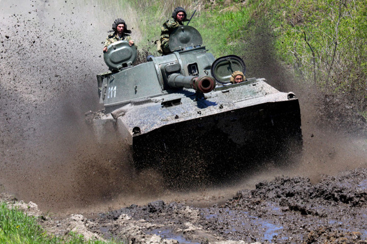 Hãng tin Mỹ CBS News, dẫn lời phát ngôn viên Lầu Năm Góc đưa tin. “Nga đã điều một số bệ phóng tên lửa và pháo tầm xa vào các vị trí khai hỏa, đe dọa Ukraine.