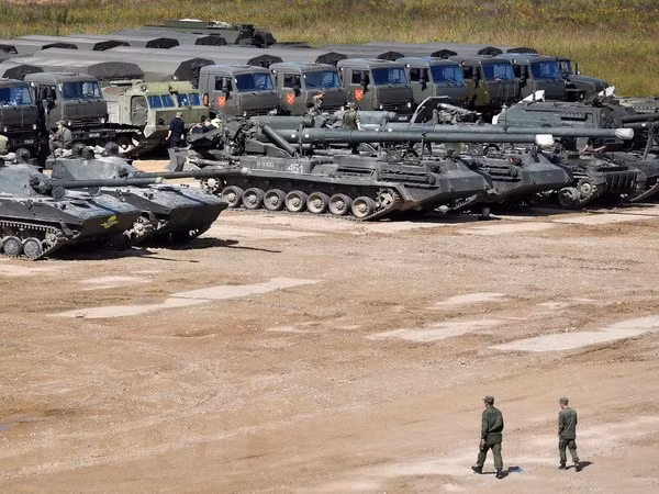 Ông Gavrilov không đưa ra bất kỳ chi tiết nào, tuy nhiên các chuyên gia tin rằng, Nga không chỉ triển khai lực lượng bổ sung ở biên giới với NATO và Mỹ, mà còn triển khai các tên lửa tầm trung và tầm ngắn hơn ở châu Âu, và chuyển một lượng quân đáng kể tới biên giới với Belarus. 