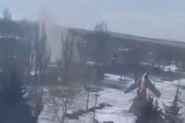 Trong tuần trước đó, người Mỹ đã nhiều lần đề nghị và hối thúc Ukraine rút quân khỏi Bakhmut, nhưng không thay đổi được tư tưởng bảo thủ của Quân đội Ukraine, đặc biệt là lãnh đạo Kiev. Hiện phần phía tây của Bakhmut, đã hoàn toàn nằm dưới sự kiểm soát hỏa lực của Quân đội Nga.