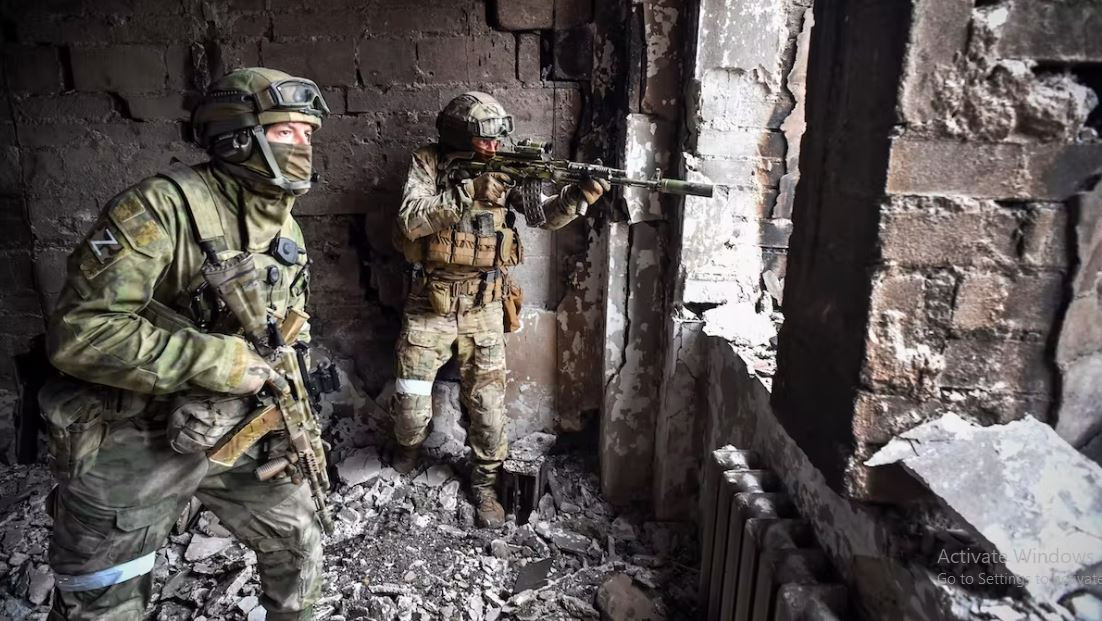 Khi chiến đấu tiến công mà không có hỏa lực hạng nặng trực tiếp chi viện, đó là điểm yếu của các mũi xung kích Wagner; đây cũng là cơ hội để Tiểu đoàn 2 của Lữ đoàn xung kích số 3 Azov gây thiệt hại cho quân Nga. Do đó, chỉ huy quân Nga ở khu vực đô thị Bakhmut đã giảm tốc độ tiến công, để lực lượng lính đánh thuê Wagner có thể nghỉ ngơi.