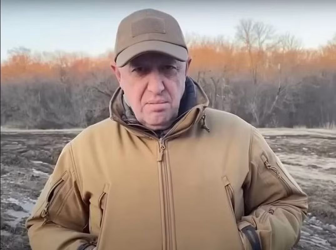 Ông Prigozin, Chủ tịch Tập đoàn lính đánh thuê Wagner của Nga tiết lộ, trận chiến ở khu đô thị Bakhmut diễn ra vô cùng tàn khốc, Quân đội Ukraine đã chống trả ngoan cường; cả hai bên đều chịu thương vong nặng nề.