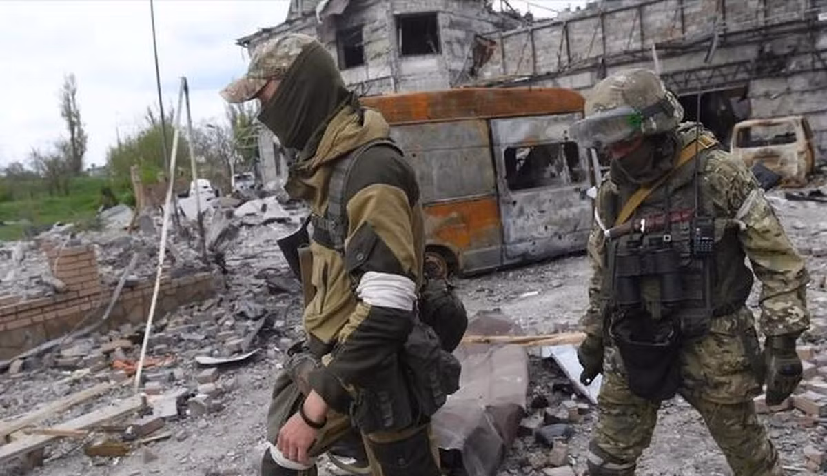 Tuy nhiên, quân Ukraine giờ chỉ có một lỗ hổng ở phía tây ngoại vi Bakhmut, và ba con đường chính vào thành phố, đã bị kiểm soát bởi Quân đội Nga và lực lượng của Wagner. Đây là hậu quả của việc Quân đội Ukraine không nghe theo lời khuyên của Mỹ và các cố vấn NATO.