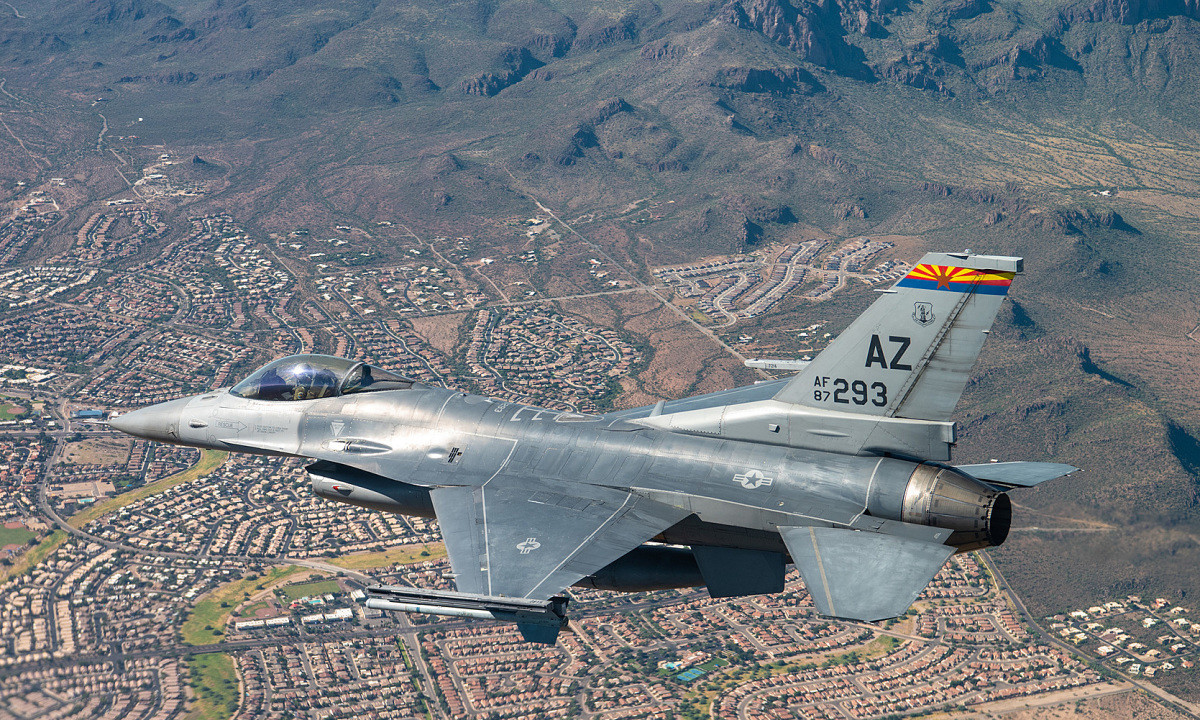 Nhưng Bộ trưởng Austin kêu gọi không chỉ các nước châu Âu, mà còn “bất kỳ quốc gia nào” muốn hỗ trợ Ukraine, nhưng không thể quyên góp máy bay hoặc đào tạo phi công; “Nhưng họ có thể cung cấp hỗ trợ kinh phí”, ông Austin nói. Ảnh: USAF.