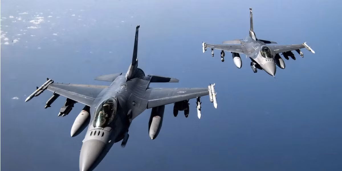 Câu hỏi tiếp theo là Ukraine sẽ nhận được bao nhiêu chiếc F-16? Hiện vẫn chưa có thông tin rõ ràng về số lượng F-16 ở Ukraine. Các chuyên gia cho rằng, từ 10 đến 15 chiếc là số lượng tối ưu nhất mà Ukraine có thể nhận được. Nhưng đó chỉ là phỏng đoán; có thể số lượng có thể tăng lên 20 chiếc, nhưng sẽ không thể lớn hơn. Ảnh: Pinterest.