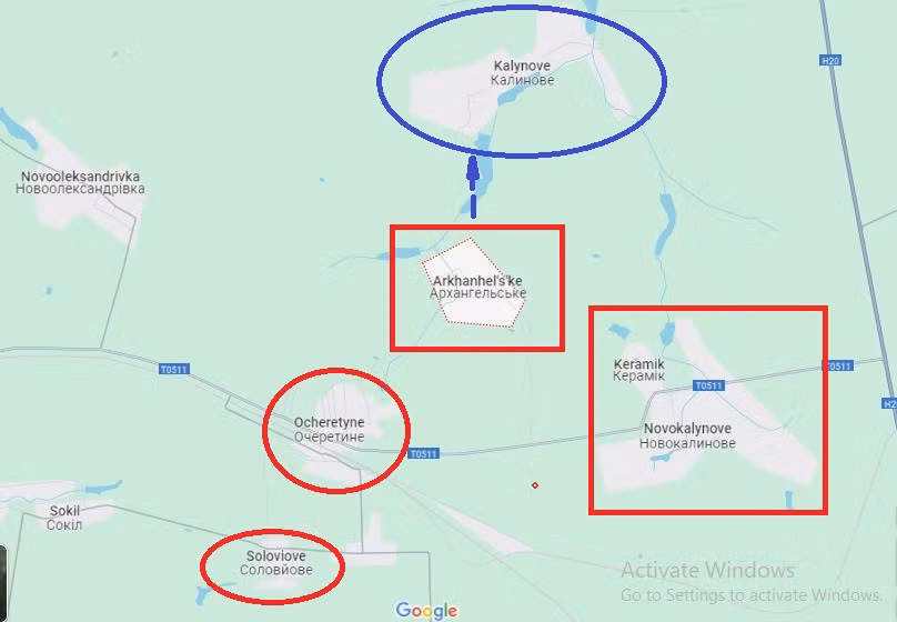Trận địa phòng ngự của quân Ukraine rộng khoảng 3 km2 nằm ở phía tây bắc của làng Arkhanhel's'ke, một ngôi làng nằm ở phía đông bắc làng Ocheretine. Tuy nhiên trước sức ép dữ dội của quân Nga, quân Ukraine đã phải rút về làng Kalynove ở phía bắc, tái triển khai lực lượng và xây dựng các công sự chiến đấu tại đây.