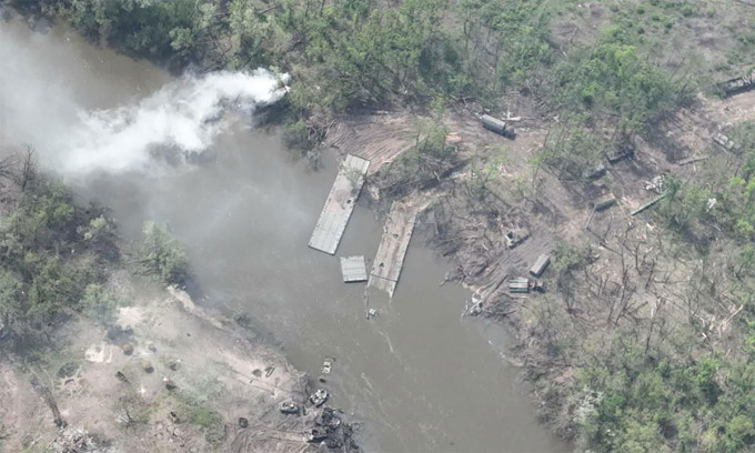 Điển hình nhất là 10 trận vượt sông Siverskyi Donets của quân Nga tại Lugansk, lần nào pháo binh Ukraine cũng có thể tấn công thành công quân Nga vượt sông. Trong 10 trận đánh vượt sông, Không quân Nga đã không lần nào không kích thành công, các các trận địa pháo bố trí sẵn của quân đội Ukraine.