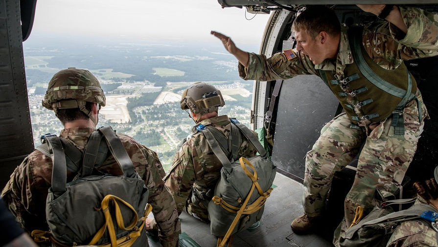 Ngoài ra, sự hiện diện quân sự toàn cầu của Mỹ, cũng như hệ thống liên minh của nước này, mang lại cho Mỹ khả năng tiến hành các hoạt động quân sự ở nhiều chiến trường cùng một lúc. Điểm này cũng không thể bỏ qua.