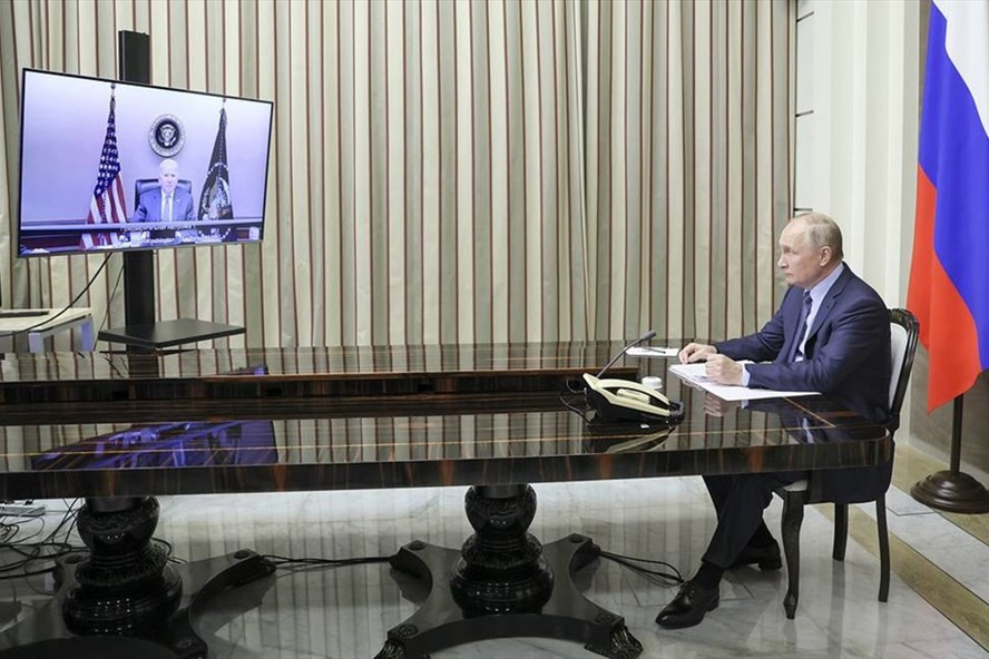 Trong cuộc hội đàm giữa Tổng thống Nga Putin và Tổng thống Mỹ Joseph Biden theo hình thức trực tuyến vừa diễn ra, vấn đề xung đột ở Ukraine đã được hai bên thảo luận sôi nổi nhất.