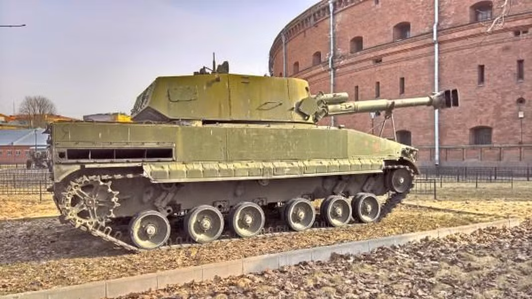 Tuy nhiên, Quân đội Liên Xô đã quyết định từ bỏ việc tiếp tục phát triển pháo tự hành 2S18 Pat-S. Có ý kiến cho rằng, loại pháo tự hành này không được Quân đội Liên Xô chấp nhận, do sử dụng pháo nòng ngắn; mặc dù nó có thể cho tầm bắn tối đa lên tới 15 km. 