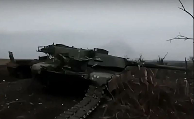 Ngoài ra, Quân đội Ukraine còn phàn nàn về thiết bị điện tử của xe tăng M1A1 Abrams hoạt động rất “phập phù”, dễ bị cháy khi trời mưa và sương mù dày đặc. Điều này cũng hoàn toàn trái ngược với quảng cáo của nhà sản xuất Mỹ, đó là tăng M1A1 Abrams có thể hoạt động “trong mọi điều kiện thời tiết”.