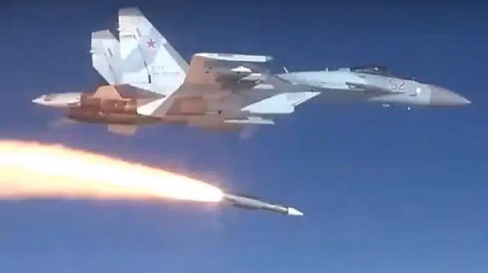 Tuy nhiên, để phóng tên lửa AGM-88, MiG-29 của Ukraine phải ở độ cao nhất định và phục đài radar của Nga phát sóng. Nhưng MiG-29 của Ukraine cất cánh đã bị Nga phát hiện và những chiếc Su-35S với tên lửa không đối không tầm xa R-37M đã phục sẵn.