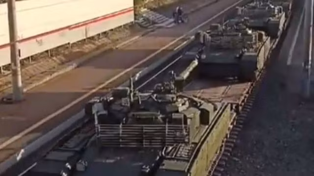 Xe tăng T-80BVM “sản xuất loạt” của Nga tham chiến tại Ukraine Xe tang T-80BVM “san xuat loat” cua Nga tham chien tai Ukraine