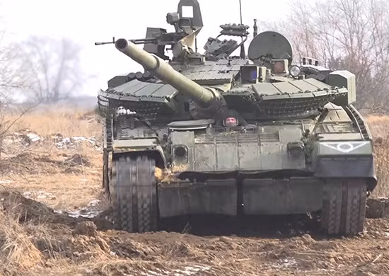 Phạm vi hoạt động của T-80BVM phụ thuộc vào nhiều yếu tố khác nhau như địa hình và tốc độ. Trên đường bộ, nó có thể di chuyển tới 500 km mà không cần tiếp nhiên liệu. Tuy nhiên, điều kiện địa hình có thể làm giảm phạm vi hoạt động của nó. T-80 được thiết kế để hoạt động trong nhiều môi trường khác nhau, bao gồm khu vực thành thị, rừng rậm và đồng ruộng. 