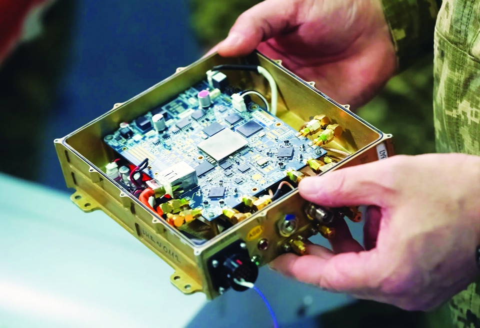 Chính những điều trên đã giúp Moscow có thể vượt qua các lệnh trừng phạt khắc nghiệt của Mỹ và phương Tây, nhằm hạn chế khả năng tiếp cận của Nga với các công nghệ và linh kiện tiên tiến cần thiết, để duy trì sức mạnh quân sự của nước này. Như vậy Nga vẫn có đủ những linh kiện cần thiết để sản xuất vũ khí công nghệ cao.