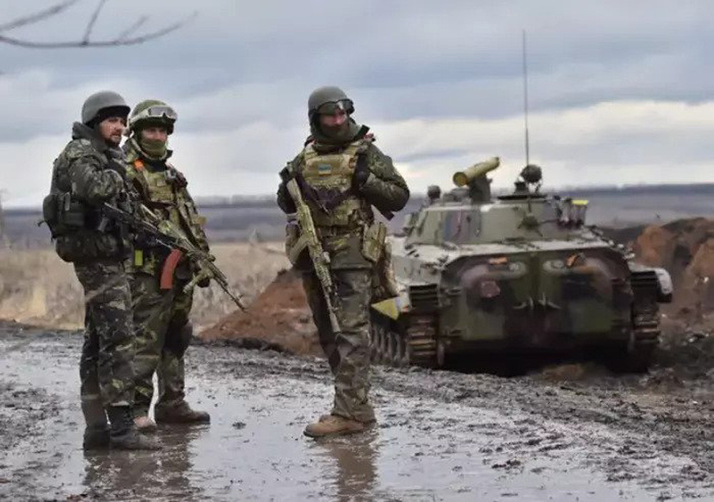 Theo kênh truyền thông Pravda của Nga, nếu Nga và Belarus ngừng xuất khẩu nhiên liệu và chất bôi trơn cho Kiev, Quân đội Ukraine sẽ nhanh chóng đầu hàng chỉ sau từ 3 - 5 ngày.