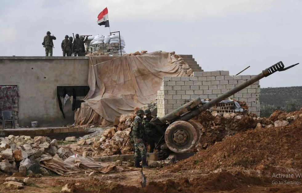 Ở phía nam thủ đô Damascus, tình hình hỗn loạn và các nhóm đối lập cầm vũ khí có mặt ở khắp mọi nơi. Tại vùng Daraa phía nam Syria, người Sunni địa phương cũng bắt đầu nổi dậy và lấy vũ khí giấu trong nhà. Một số trạm kiểm soát bao gồm Jassim, Inkil và Suleiman đã bị chiếm. Giờ đây, lực lượng Sunni đã chiếm được thủ phủ của tỉnh Daraa. 