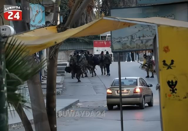 Điều này là do chiến thuật tấn công liên tục của phiến quân, dẫn đến các vấn đề về cung ứng hậu cần sẽ bị lộ ra. Nếu Quân đội Syria có thể ổn định chiến tuyến khỏi cơn hoảng loạn và tổ chức chiến đấu hiệu quả; họ có thể dễ dàng đánh bại phiến quân. Nếu lực lượng đối lập Syria không có đủ nguồn cung cấp hậu cần, chắc chắn họ sẽ bị phản công.