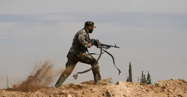 Sư đoàn Tiger số 25 của Syria phát động phản công vào ban đêm, tiến vào sân bay Hama và phản công về phía trước để ngăn chặn các cuộc tấn công tiếp theo của phe đối lập Syria. Đồng thời, Không quân Nga cũng tiến hành các cuộc không kích vào cầu Rastan, cắt đứt đường tiến quân của phe đối lập Syria.