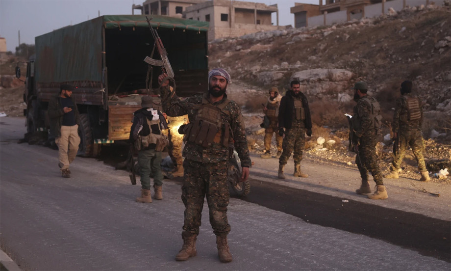 Nhiều người cho rằng, lực lượng liên minh Nga - Syria - Iran liên tục rút lui trên chiến trường để nhử kẻ địch tiến sâu hơn và thu hút toàn bộ phe đối lập Syria vào bẫy bố trí sẵn. Sau đó dùng bom nhiệt áp, bom chùm, bom cháy để tiêu diệt hết. 