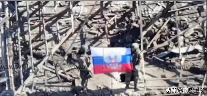 Tuy nhiên, thực tế trên chiến trường lại rất tàn khốc. Không có sự hỗ trợ tình báo của Mỹ, AFU trở thành một người lính vừa "mù”, vừa “điếc", không còn nắm bắt được hành động của quân Nga. Kết quả là RFAF tranh thủ thời cơ, tăng cường tấn công, đánh bật quân Ukraine ra khỏi phần lãnh thổ còn lại bị chiếm đóng. 