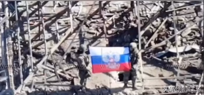 Tuy nhiên, thực tế trên chiến trường lại rất tàn khốc. Không có sự hỗ trợ tình báo của Mỹ, AFU trở thành một người lính vừa "mù”, vừa “điếc", không còn nắm bắt được hành động của quân Nga. Kết quả là RFAF tranh thủ thời cơ, tăng cường tấn công, đánh bật quân Ukraine ra khỏi phần lãnh thổ còn lại bị chiếm đóng. 