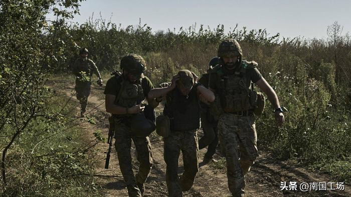 Khi đạn tên lửa và các thông tin tình báo của Mỹ biến mất, mạng lưới phòng không của Ukraine giống như bị gỡ bỏ xương sống, để lộ ra điểm yếu chết người của nó. Nếu không có khả năng dự đoán chính xác các hành động của RFAF từ phía Mỹ, AFU sẽ không có cách nào để chặn đứng cuộc tấn công. 