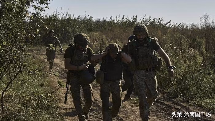 Khi đạn tên lửa và các thông tin tình báo của Mỹ biến mất, mạng lưới phòng không của Ukraine giống như bị gỡ bỏ xương sống, để lộ ra điểm yếu chết người của nó. Nếu không có khả năng dự đoán chính xác các hành động của RFAF từ phía Mỹ, AFU sẽ không có cách nào để chặn đứng cuộc tấn công. 