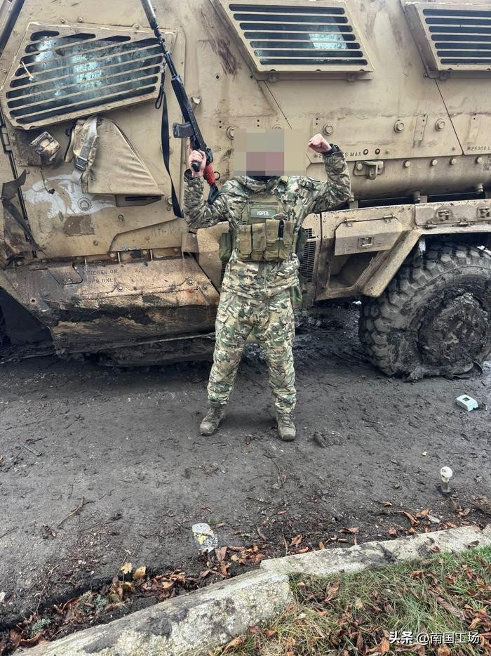 Mỹ là quốc gia viện trợ quân sự chính cho Ukraine nhưng việc ngừng viện trợ vũ khí và hỗ trợ tình báo cho Kiev, khiến những vũ khí dẫn đường chính xác do Mỹ sản xuất trong tay Ukraine trở nên vô dụng.