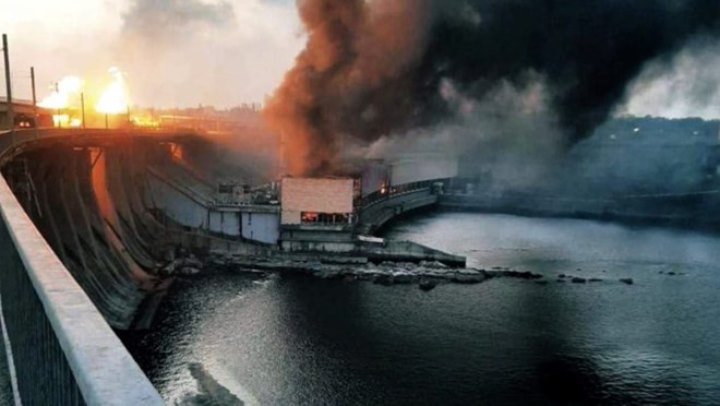 Hãng tin Anh Reuters đưa tin, ngày 22/3, Nga đã tiến hành cuộc tấn công bằng tên lửa và UAV tự sát tầm xa vào Nhà máy thủy điện DniproHES ở thành phố Zaporozhye, miền Nam Ukraine, gây mất điện ở một số khu vực. Và để khắc phục được, Ukraine phải mất một năm rưỡi.