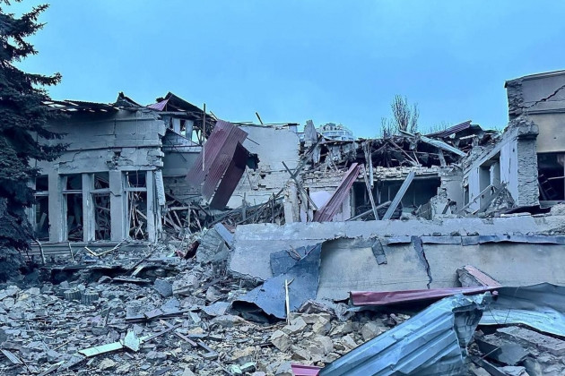 Ngoài ra, Nga cũng đã nâng cấp các loại vũ khí mà nước này sử dụng để tấn công Ukraine. Ngay sau cuộc không kích vào DniproHES, hai tên lửa siêu thanh Zircon đã được phóng đi, một quả bay thẳng tới Cơ quan An ninh Ukraine (SBU) và quả còn lại bay tới sân bay quốc tế Kiev.