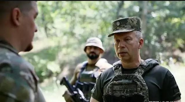 Vào ngày 29/3, Tổng tư lệnh Lực lượng Vũ trang Ukraine, Tướng Syrsky trong một cuộc phỏng vấn với Thông tấn xã Ukraine Ukrinform cho biết, “tình hình ở tiền tuyến thực sự khó khăn” và “kẻ thù có thể tiến hành pháo kích liên tục vào một vị trí nào đó, lợi thế về số đạn pháo bắn ra là gần 6:1”.