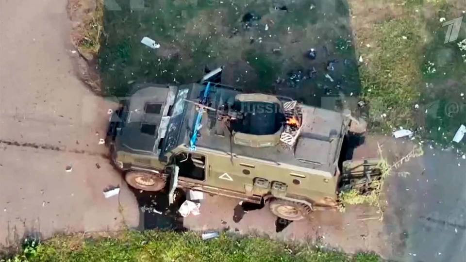 Tuy nhiên, lực lượng lính đánh thuê bảo vệ hai bên sườn của Lữ đoàn bộ binh cơ giới 63 đã không nhận được bất kỳ thông tin nào về việc quân Ukraine đã rút lui, do hệ thống thông tin chiến thuật của quân Ukraine đã bị lực lượng tác chiến của Nga gây nhiễu hoàn toàn.