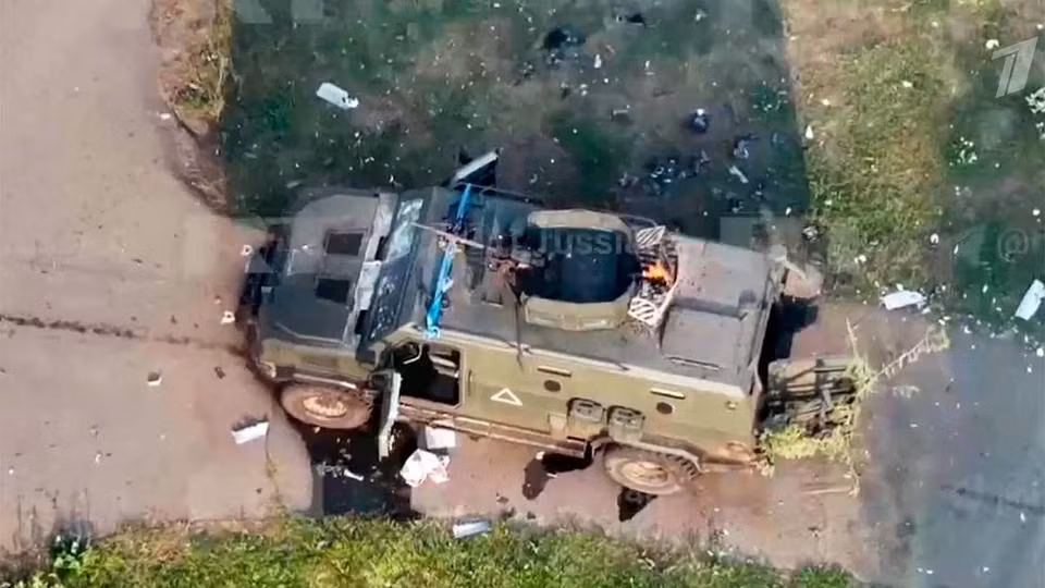 Tuy nhiên, lực lượng lính đánh thuê bảo vệ hai bên sườn của Lữ đoàn bộ binh cơ giới 63 đã không nhận được bất kỳ thông tin nào về việc quân Ukraine đã rút lui, do hệ thống thông tin chiến thuật của quân Ukraine đã bị lực lượng tác chiến của Nga gây nhiễu hoàn toàn.