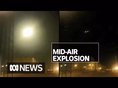 Trên các đoạn video do người dân địa phương quay được cho thấy, khoảnh khắc máy bay bị va chạm và mảnh vỡ của nó rơi xuống một tòa nhà dân cư. Đánh giá qua video, chiếc máy bay thực sự đã bị một tên lửa bắn trúng.