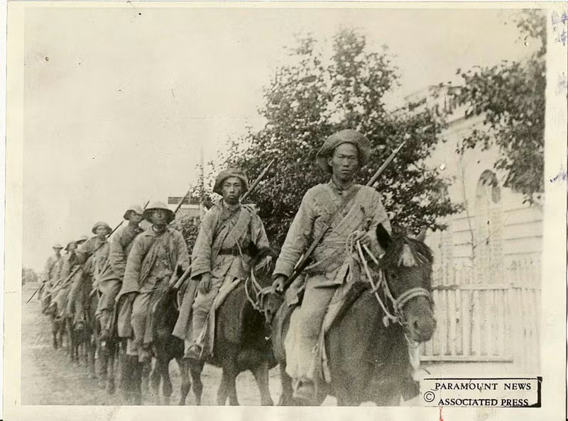 Vào cuối thập niên 1920 của thế kỷ 20, vùng biên giới Xô-Trung ở khu vực Đông Bắc Trung Quốc, trước kia là vùng bảo hộ của nước Nga Sa hoàng; nhưng lợi dụng những khó khăn của nước Nga Xô viết sau Cách mạng Tháng Mười Nga năm 1917, quân đội Trung Quốc tại đây đã có những hành động xâm lấn lãnh thổ nghiêm trọng.