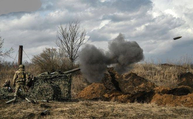 Phía Ukraine tuy có lợi thế trong việc tập kết nhiều quân ở Bakhmut nhưng lại không có lợi thế trong việc tiến công và phản công trên bộ. Hiện lãnh đạo khối NATO vẫn chưa giải quyết được vấn đề đạn của Ukraine, điều này đã gây khó khăn cho Ukraine trong khoảng 3 tháng. 