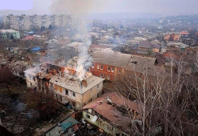 Hiện một số máy bay chiến đấu còn lại của Ukraine có khả năng mang bom JDAM. Theo tin tức mới nhất từ Ukraine, mới đây Không quân Ukraine đã mang loại bom này tấn công vào các mục tiêu ở khu dân cư ở phía nam Bakhmut, trong quá trình tấn công còn có quay video. 