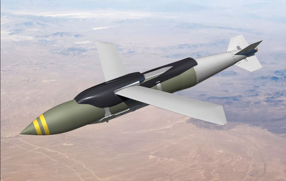 Sở dĩ Mỹ nâng cấp hệ thống GPS cho chiến đấu cơ Ukraine, do Mỹ đã viện trợ bom lượn có điều khiển JDAM cho Ukraine; nguyên lý hoạt động của bom JDAM là bom thông thường, nhưng được trang bị thiết bị dẫn đường GPS, nên bom có tỷ lệ chính xác cao hơn. 