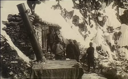 Vào năm 1918, khi cuộc đột phá của Quân đội Pháp qua một số khu vực phòng thủ kiên cố của Đức đã hoàn thành một phần và phần lãnh thổ của Pháp bị Đức chiếm đón đã được giải phóng, thì súng cối Mortier de 240 mm gần như đã được rút hoàn toàn khỏi chiến trường.