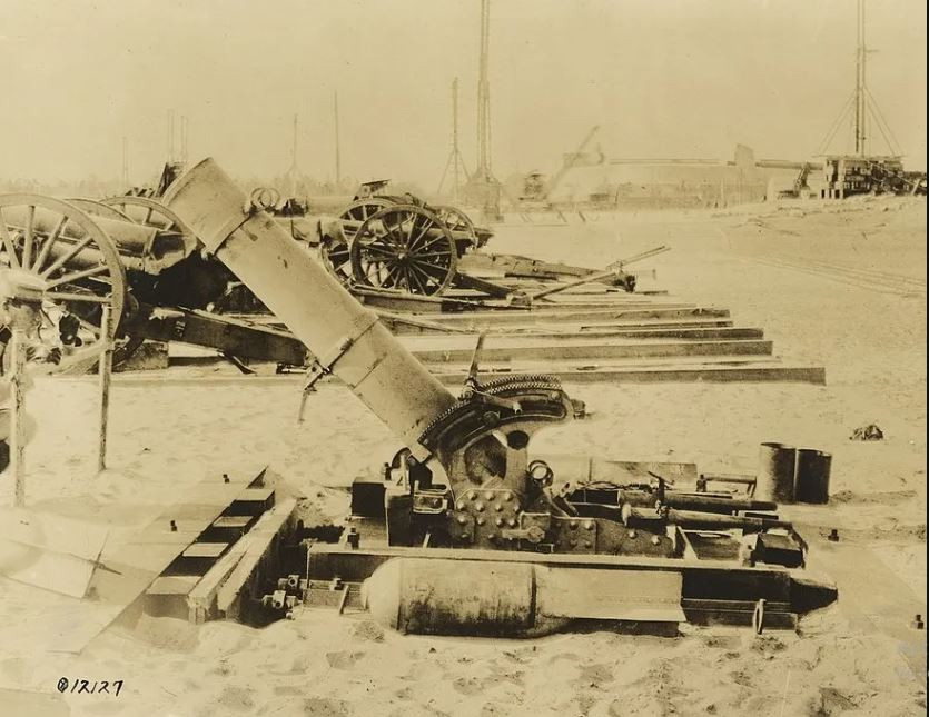 Súng cối Mortier de 240 mm sau khi thiết bị hoàn chỉnh, có thể điều chỉnh bắn ở nhiều góc độ, góc bắn của nòng súng là từ 45° đến 75°, góc hướng là sang phải (trái) 18°. Tốc độ bắn của nó rất chậm, cứ sáu phút mới bắn được một viên đạn. 